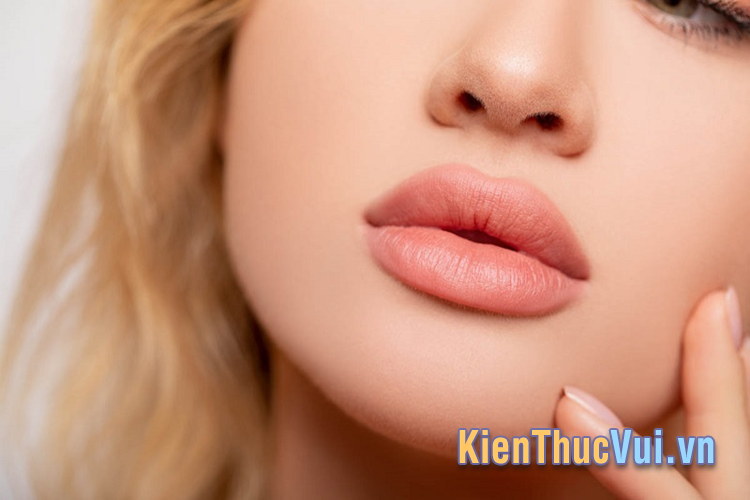 Dáng môi tiêm filler môi tều