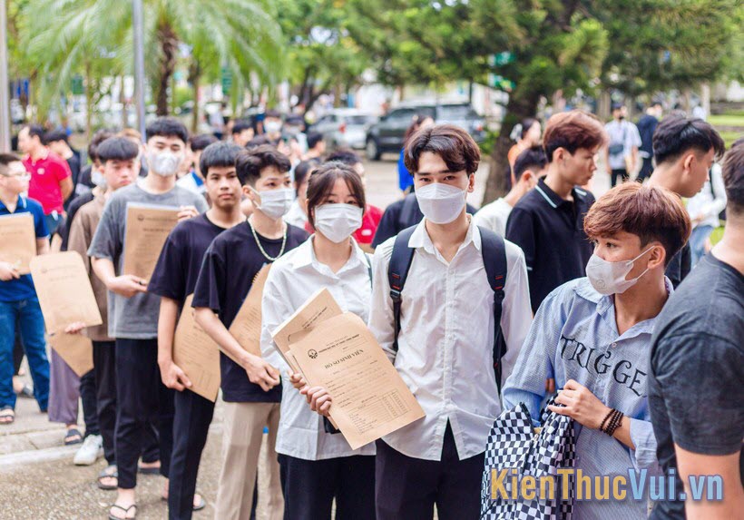 Chuyển ngành, chuyển trường phải thi lại đại học hay không